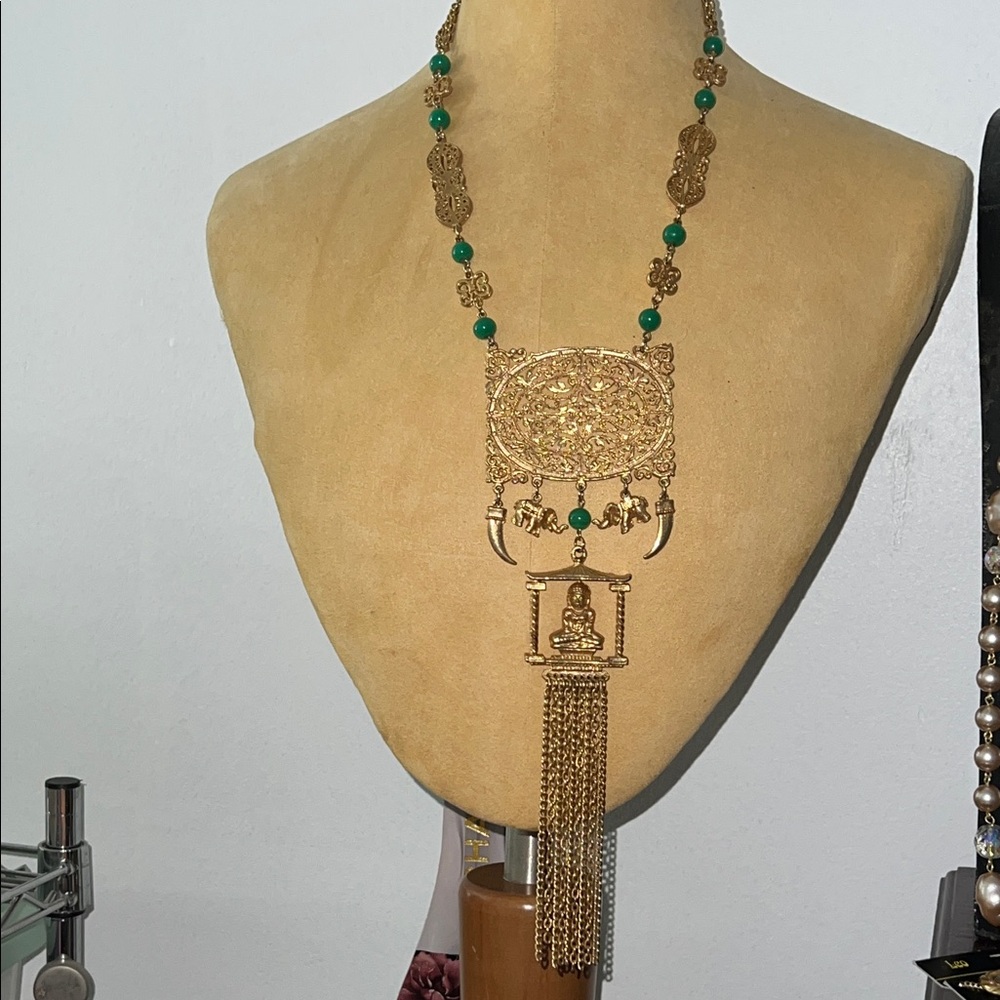 Elegant Gold and Green Necklace